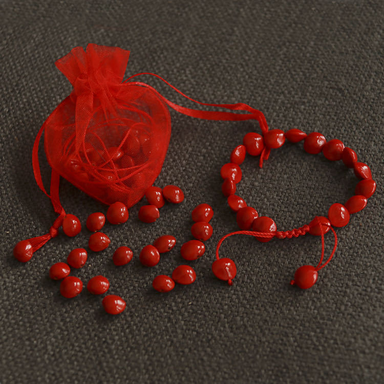 丹霞红豆饰品制作技艺