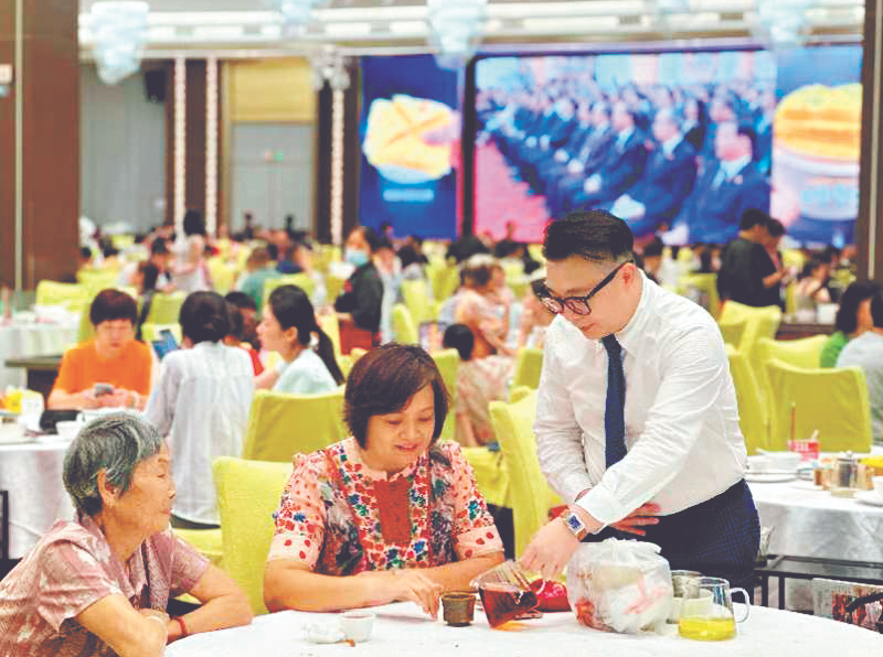 宴会厅座无虚席