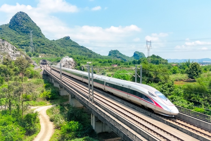 暑运返程高峰袭来,广铁本周末加开动车组列车379列