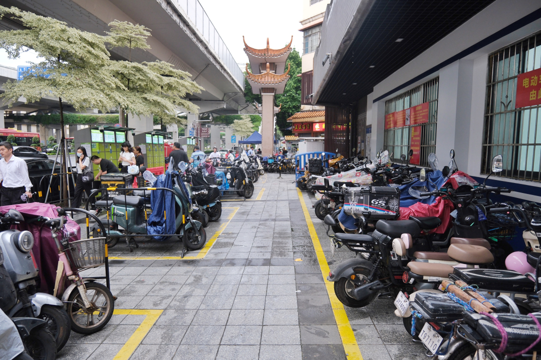 庄小龙-广州白云区三元里村电单车禁止入村停放一周-FZ100212031238.jpg 庄小龙-广州白云区三元里村电单车禁止入村停放一周-FZ100212031238.jpg