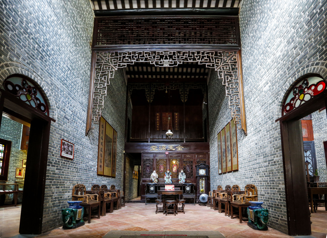 西关民俗馆复原的西关大屋里的正厅,正厅主要用于家庭聚会、拜祭祖先和接待重要宾客。