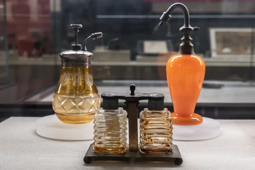 民国香水瓶一组