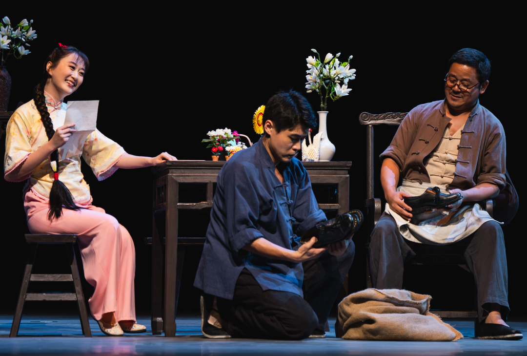 京沪主持人重排话剧《霓虹灯下的岗兵