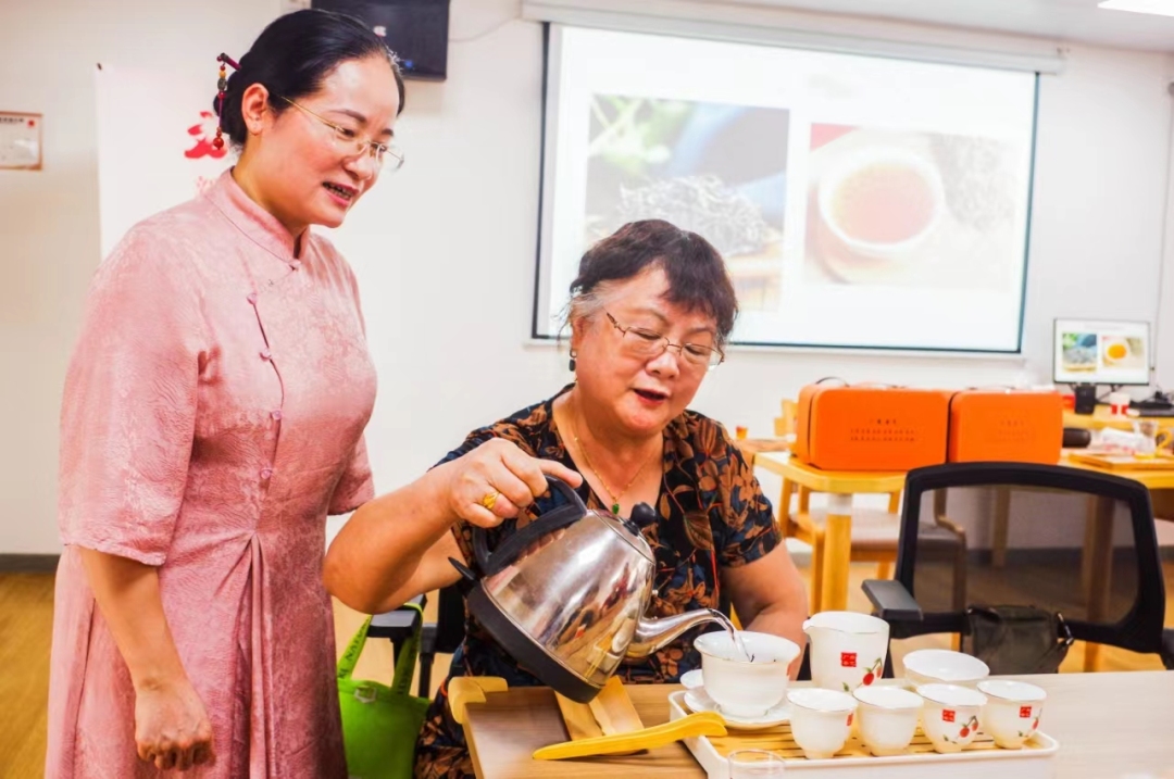 天河区五山街综合养老服务中心（颐康中心）分教点广府茶艺课 曾雯雯摄.jpg