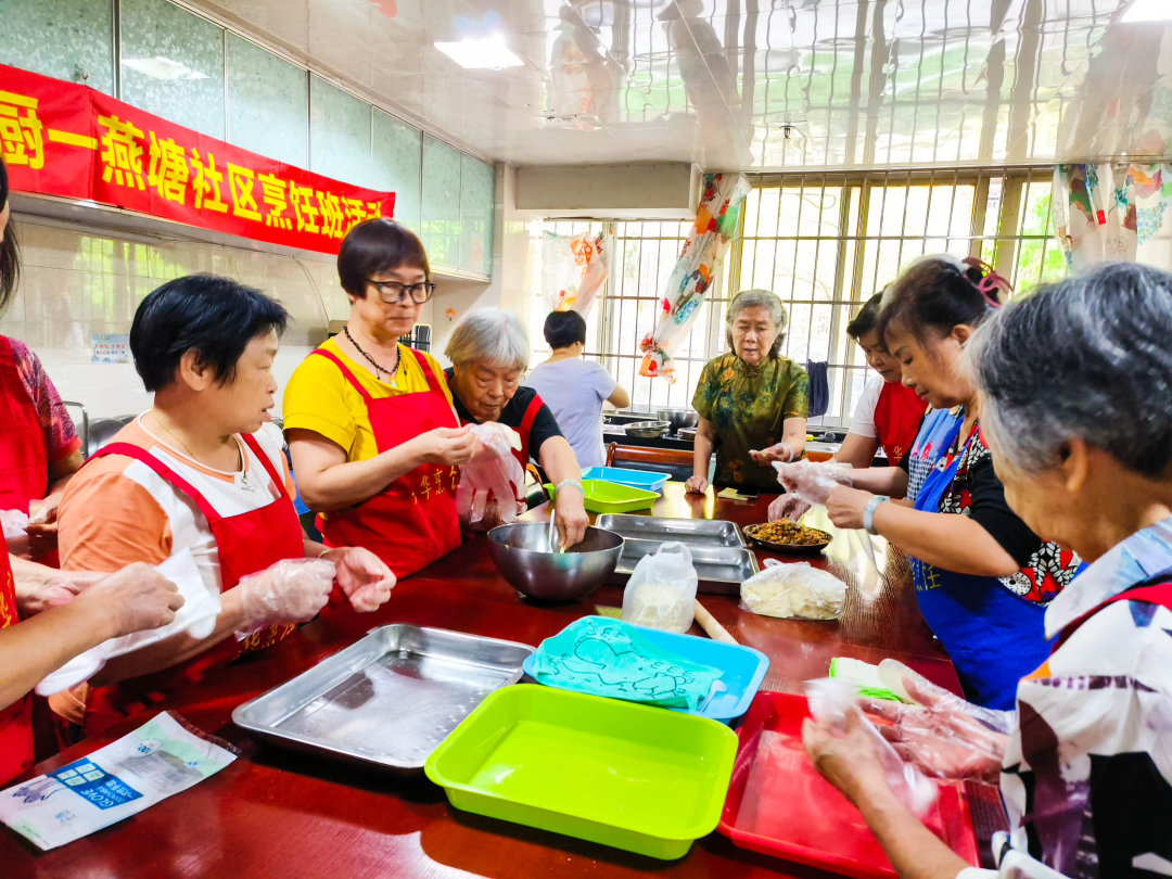 天河区兴华街分教点烹饪课程3 曾雯雯摄.jpg