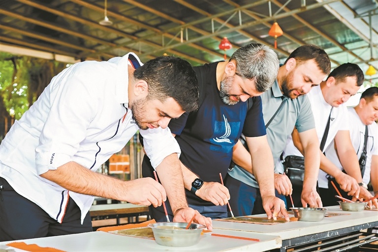 12797078_zhanghl_1729514823572_s