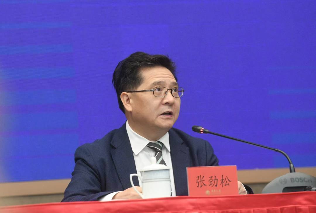 会上,广东省商务厅厅长张劲松介绍,前两届招商大会成果丰硕,项目进展