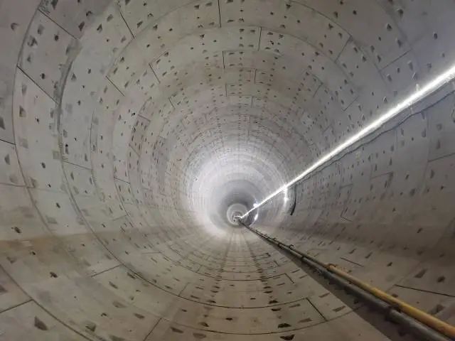 盾构隧道内部。 图片