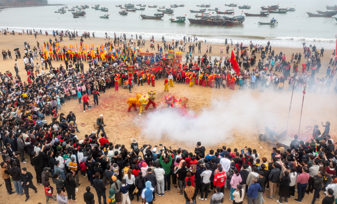 90-入展-王宏瑞-海滩上的元宵节-海洋文化