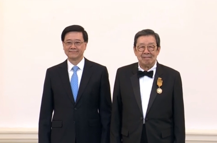 「修哥」胡楓獲頒銅紫荊星章