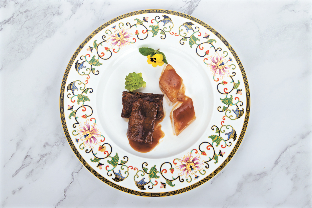 王月华-“玉堂春暖(白天鹅宾馆):萝卜腩汁牛小排-FZ102813047714