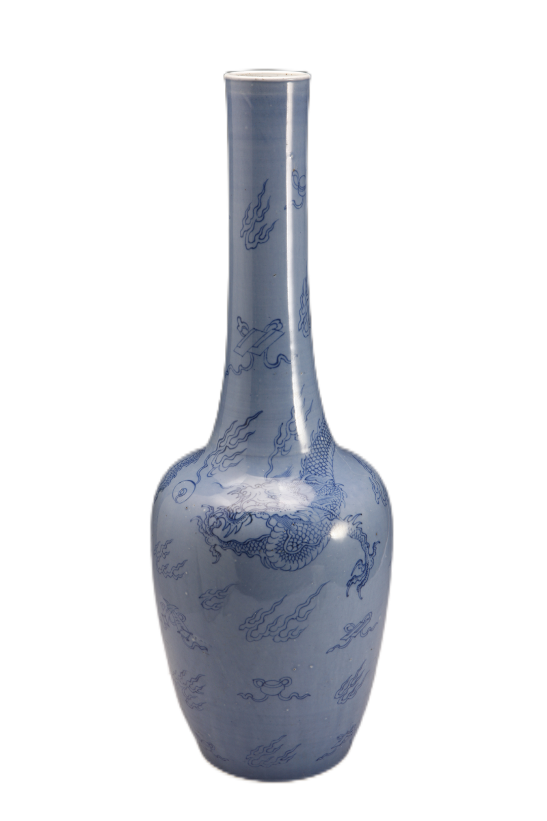 4.景德镇窑“大清康熙年制”款天蓝釉青花云龙纹长颈瓶
