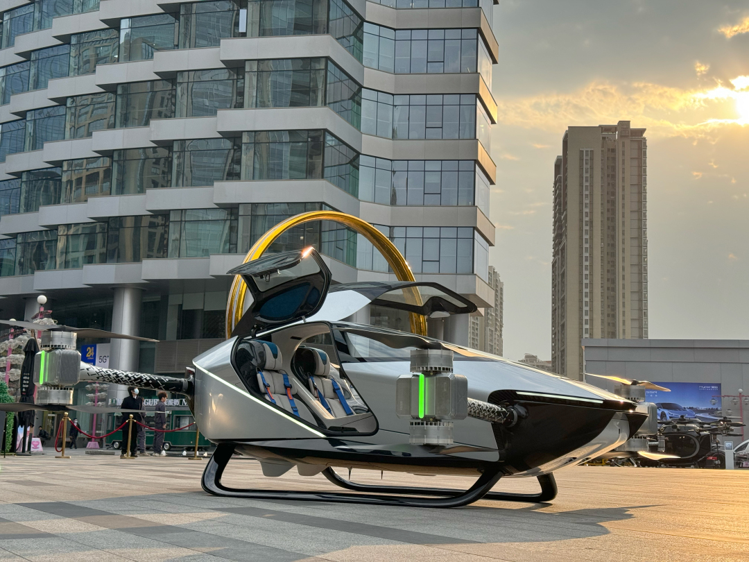 图:小鹏汇天旅航者X2城市CBD起降