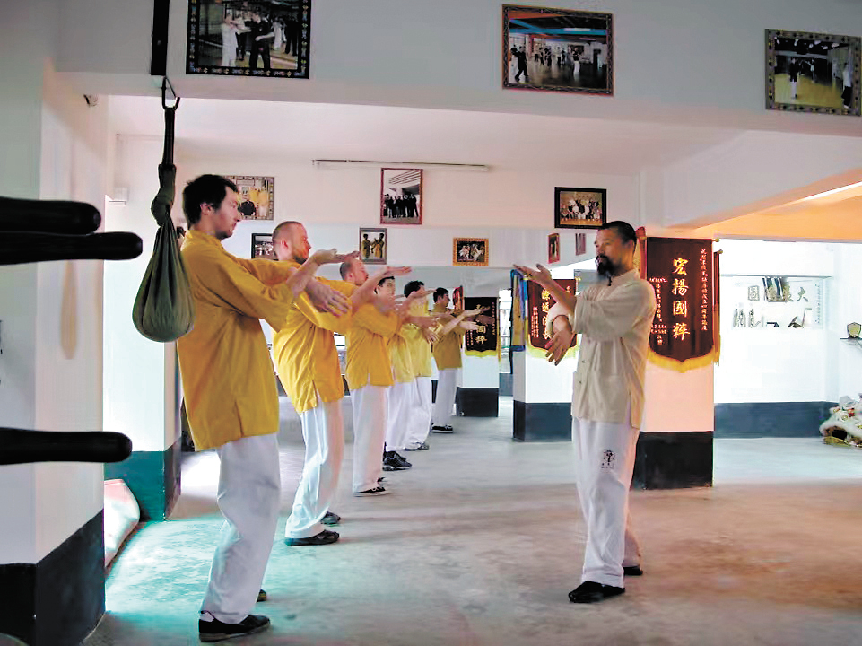 倪明-洋弟子学咏春拳-FZ102813079760