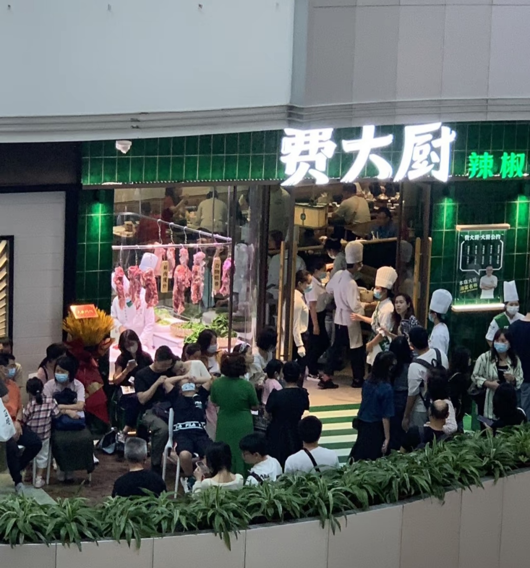 费大厨广州门店客流较多。张柳静摄