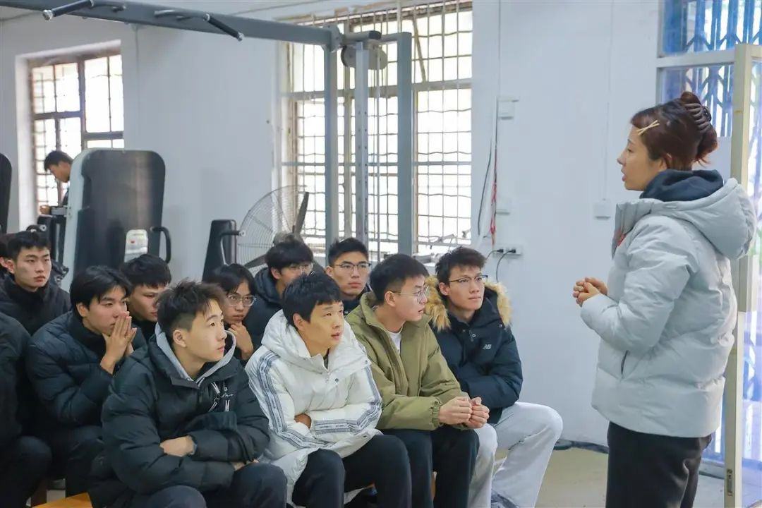 图为史璠讲课。(通讯员 黄睿琦 摄).jpg 图片