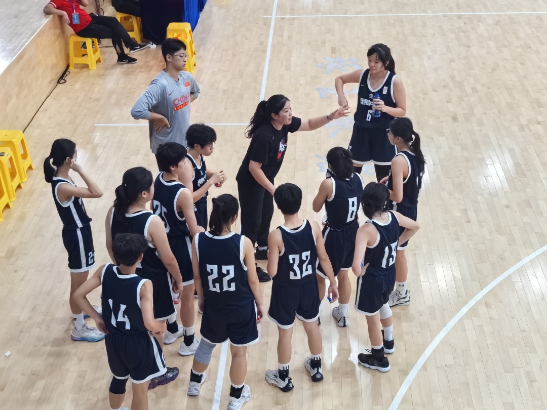 “兰妈”指导球员