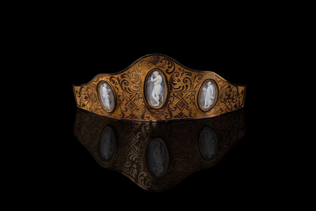 ★玛瑙浮雕黄金冠冕