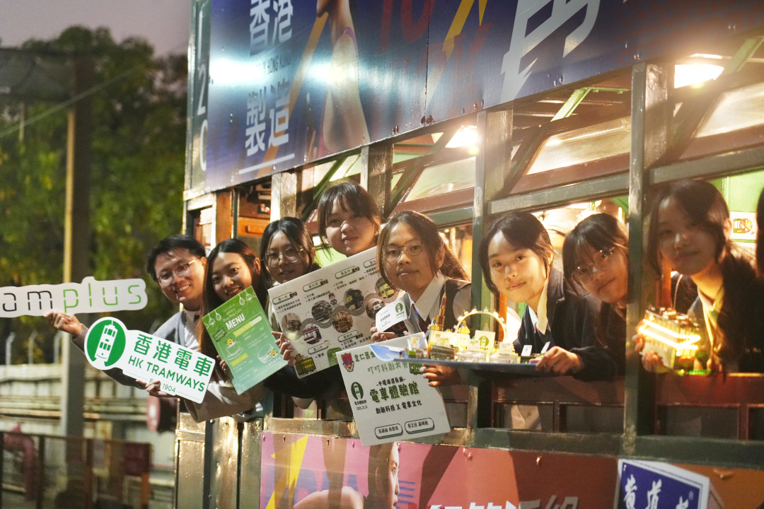 電車上拍攝合照