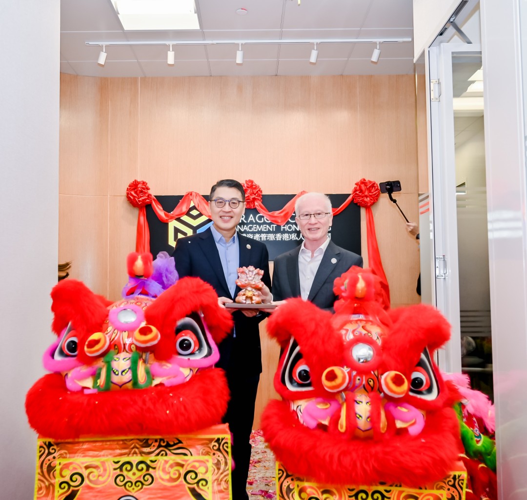 佰利騰資產管理聯合創始人、總裁兼投資總監李良煒(左)和佰利騰資產管理(香港)私人有限公司首席執行官鄺臻(右)。