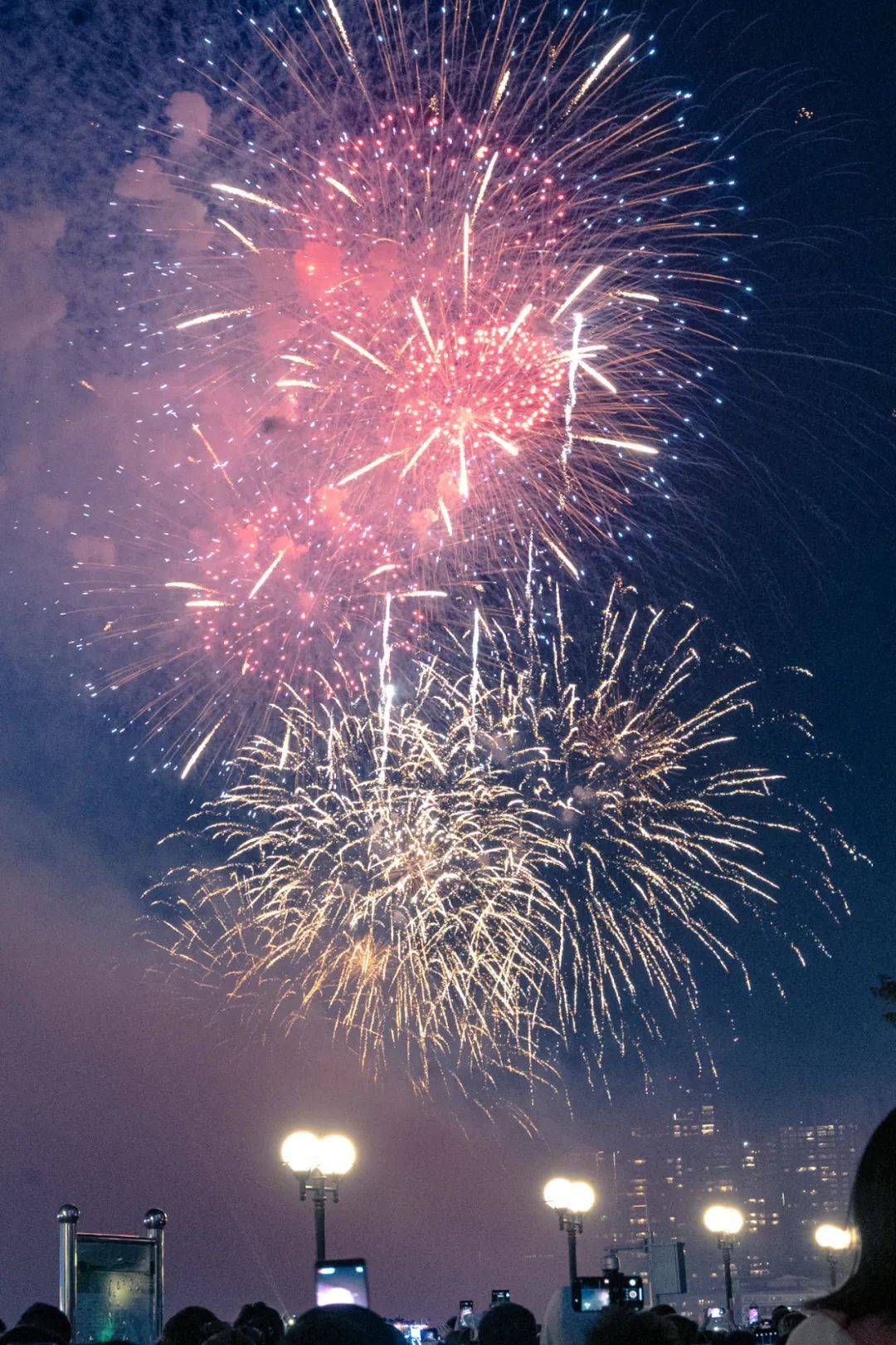 2024年广州白鹅潭烟花汇演盛况。