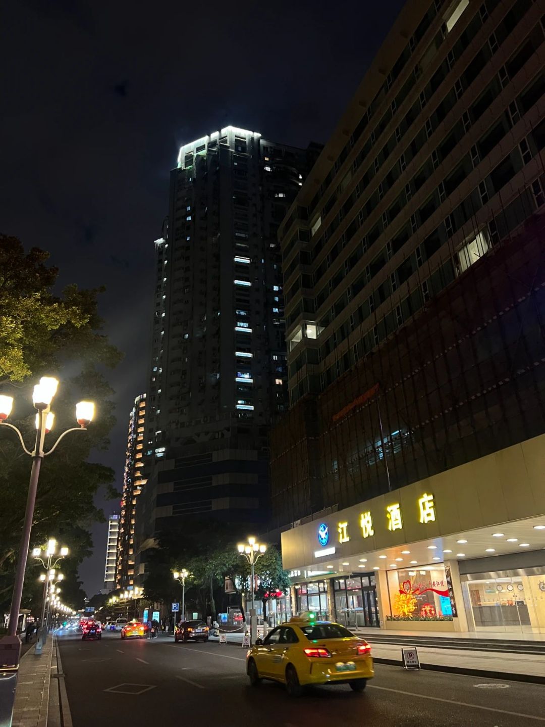 观航荔园与广州酒家之间的江悦酒店,年初一的客房也已被订满。