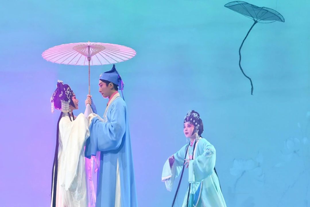 粤剧《白蛇传·情》(广州大剧院)