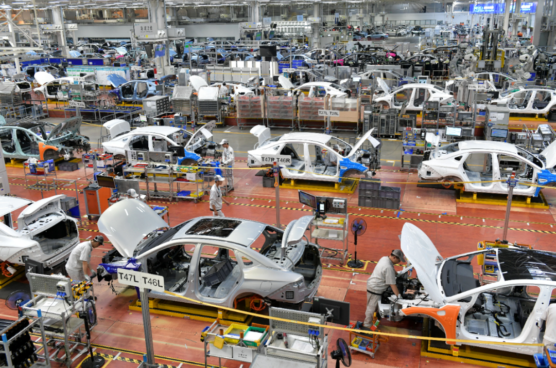 广汽埃安新能源汽车智能生产线。图 广州日报·新花城记者:杨耀烨