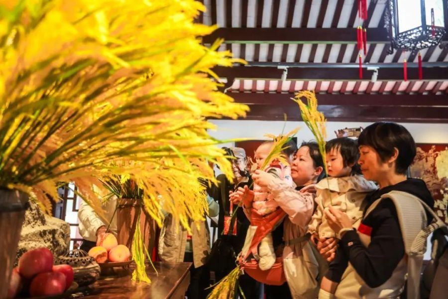 “五仙赐福”携手非遗体验，VR焕新邀您国风游园 | 2025广府庙会