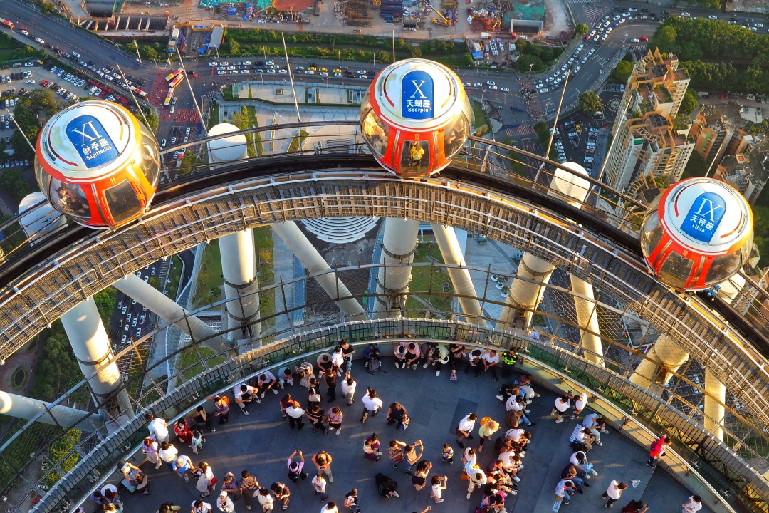 王维宣-游客在广州塔登高赏景。-NEP1_20241005_C00412720132