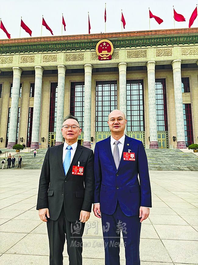 崔世平(左)及施家伦.jpg 崔世平(左)及施家伦.jpg