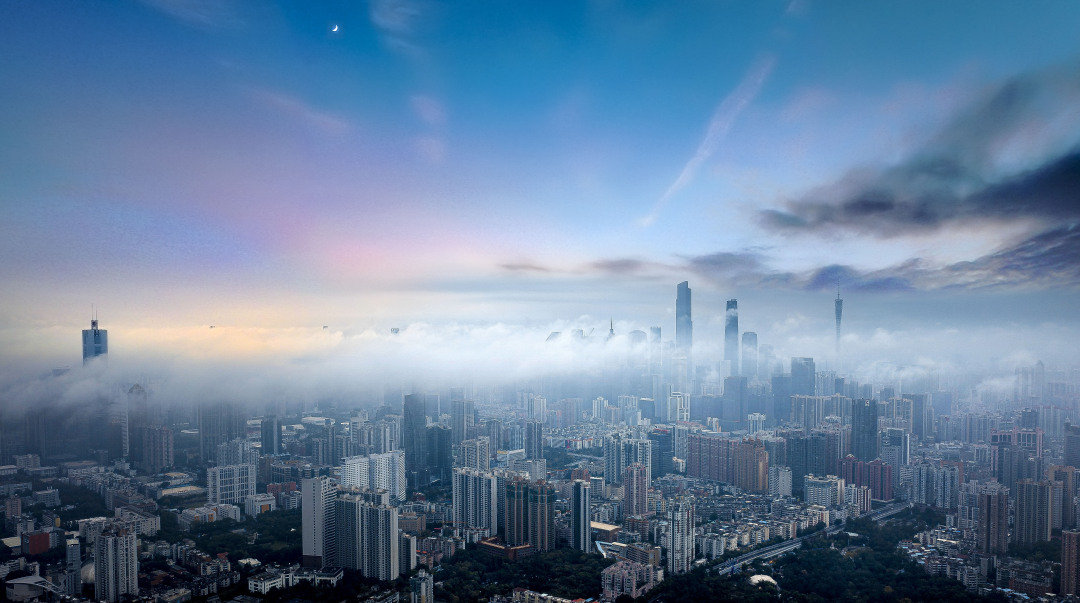 《晨雾下的广州中轴线》 摄影 张庆华.jpg 《晨雾下的广州中轴线》 摄影 张庆华.jpg