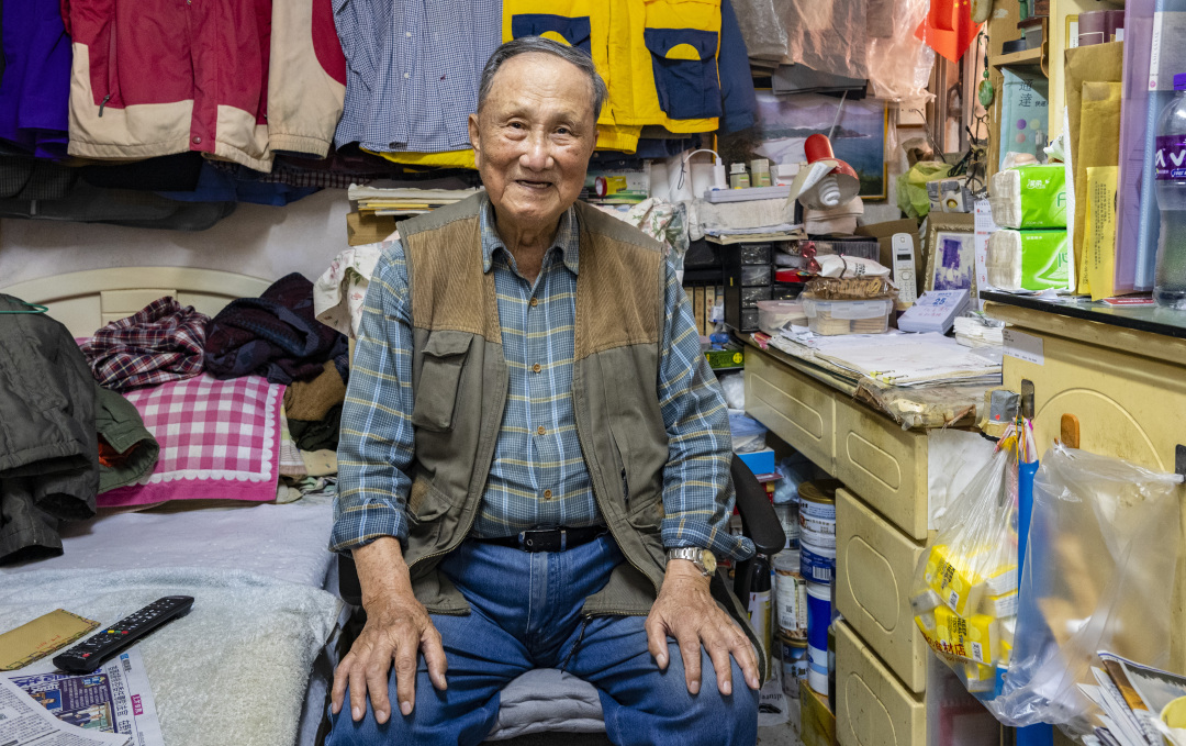 湛貴勝在家中房間(1)