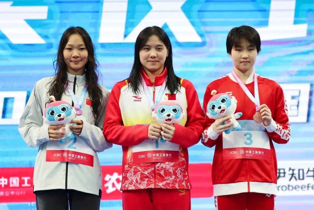 陈露颖(中)新华社