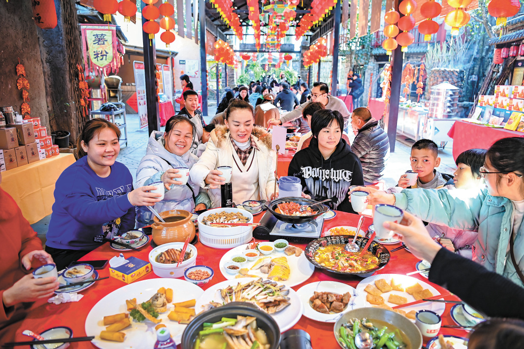 民俗酒席。记者 张锋锋 摄-FZ102813632218