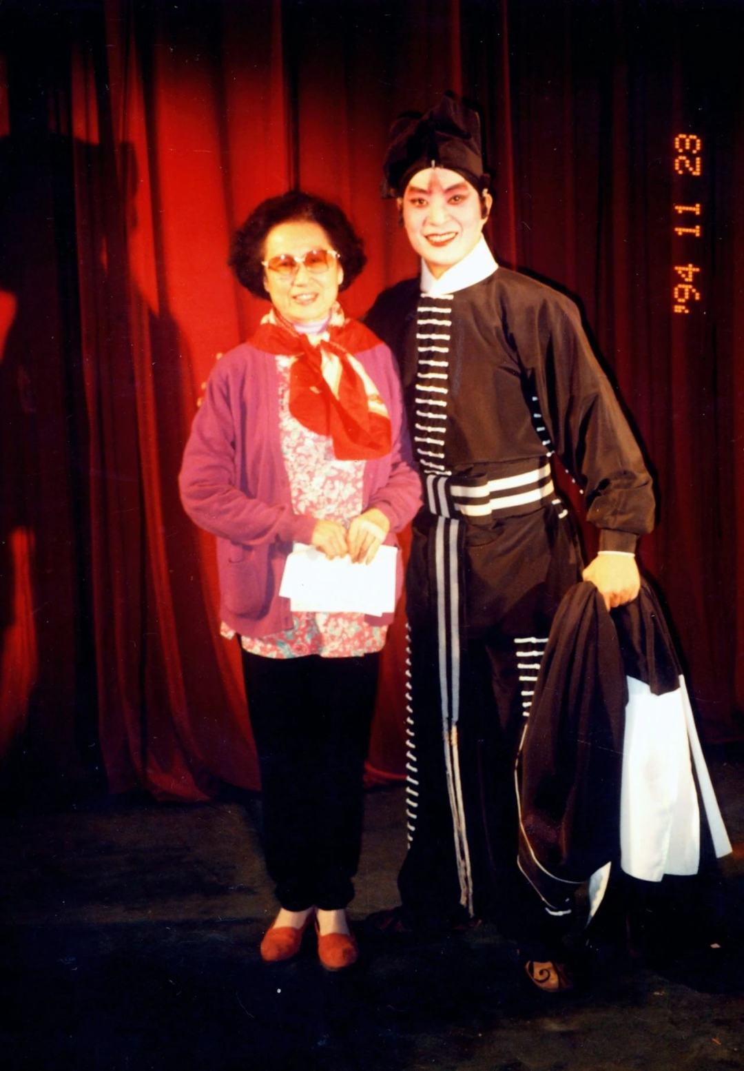 粤剧《武松大闹狮子楼》(上图为红线女与欧凯明)