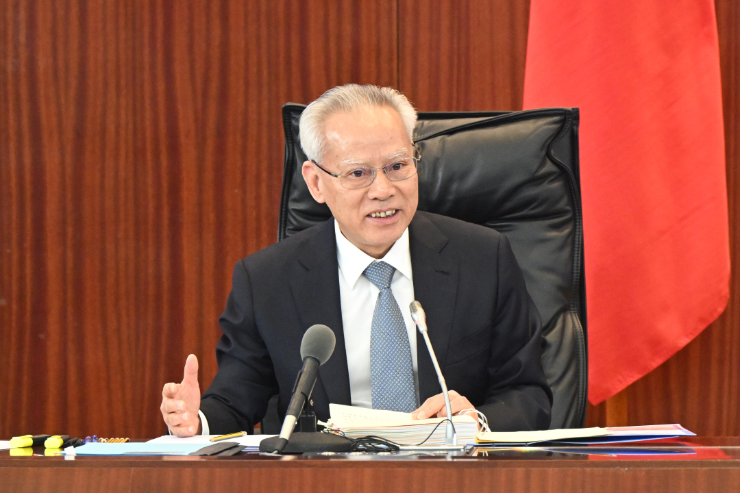 行政長官岑浩輝列席立法會全體會議,就《2025年財政年度施政報告》內容回答議員提問。