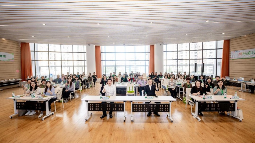 研修班开班仪式合照