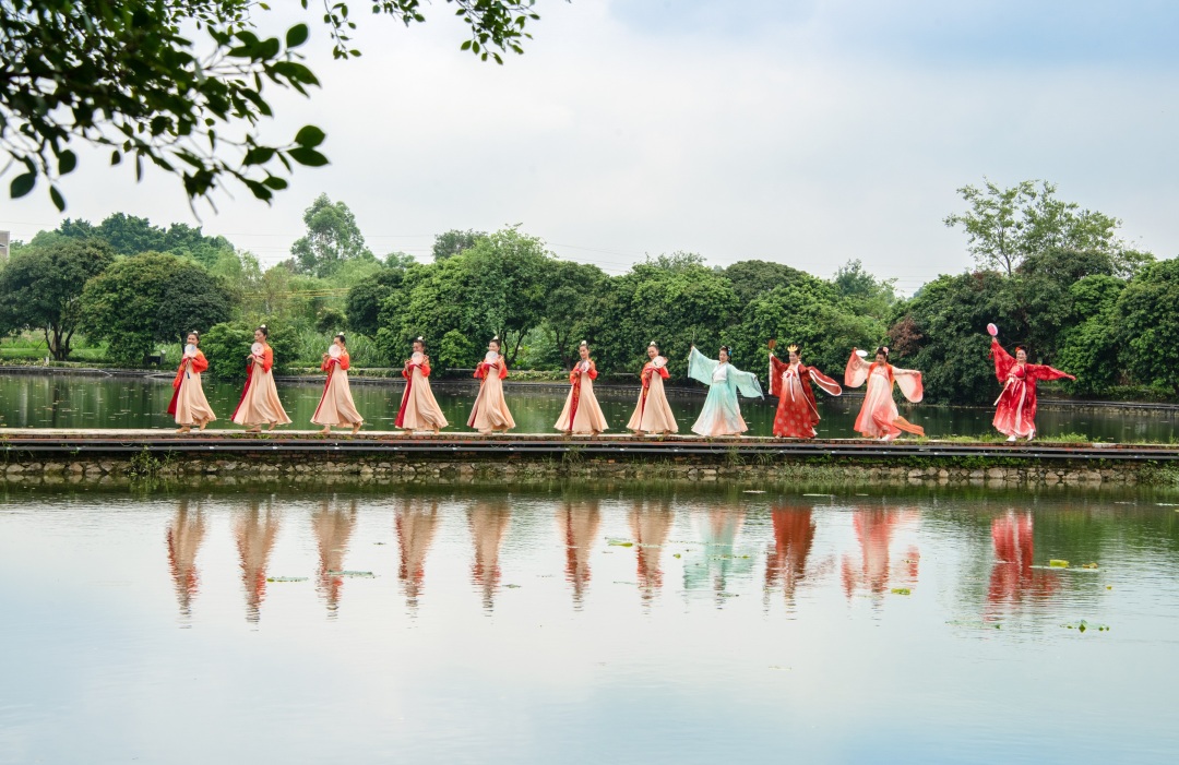 《佳人翩然来》周洁萍.jpg 《佳人翩然来》周洁萍.jpg