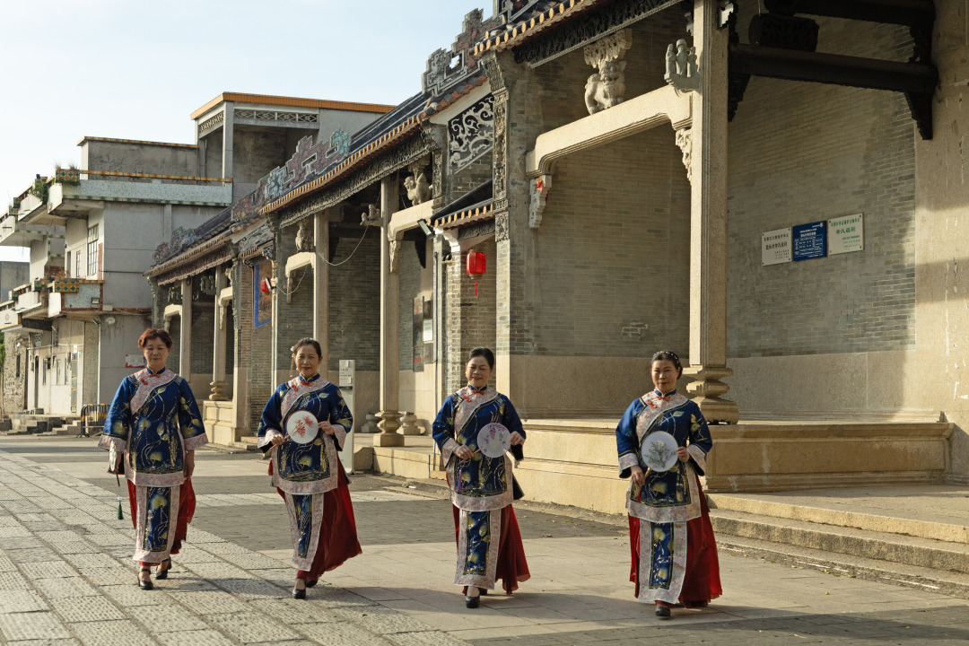 1.《古韵佳人》-钟燕生.jpg 1.《古韵佳人》-钟燕生.jpg