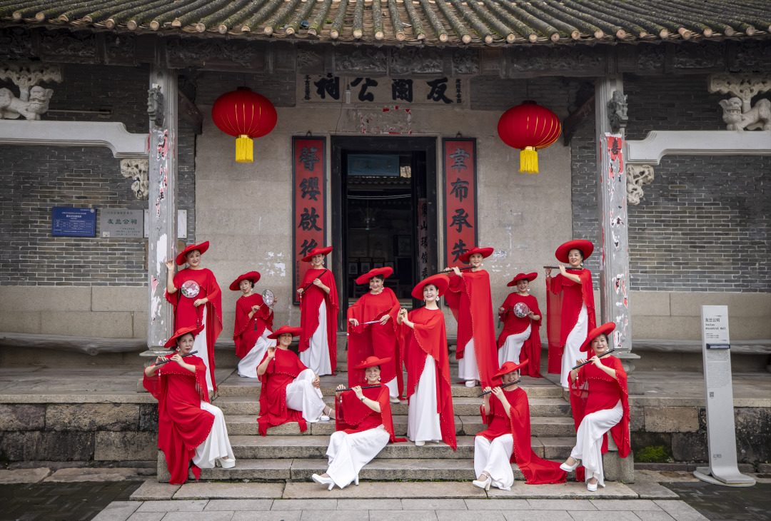 《笛声响古村》邓炳新.jpg 《笛声响古村》邓炳新.jpg