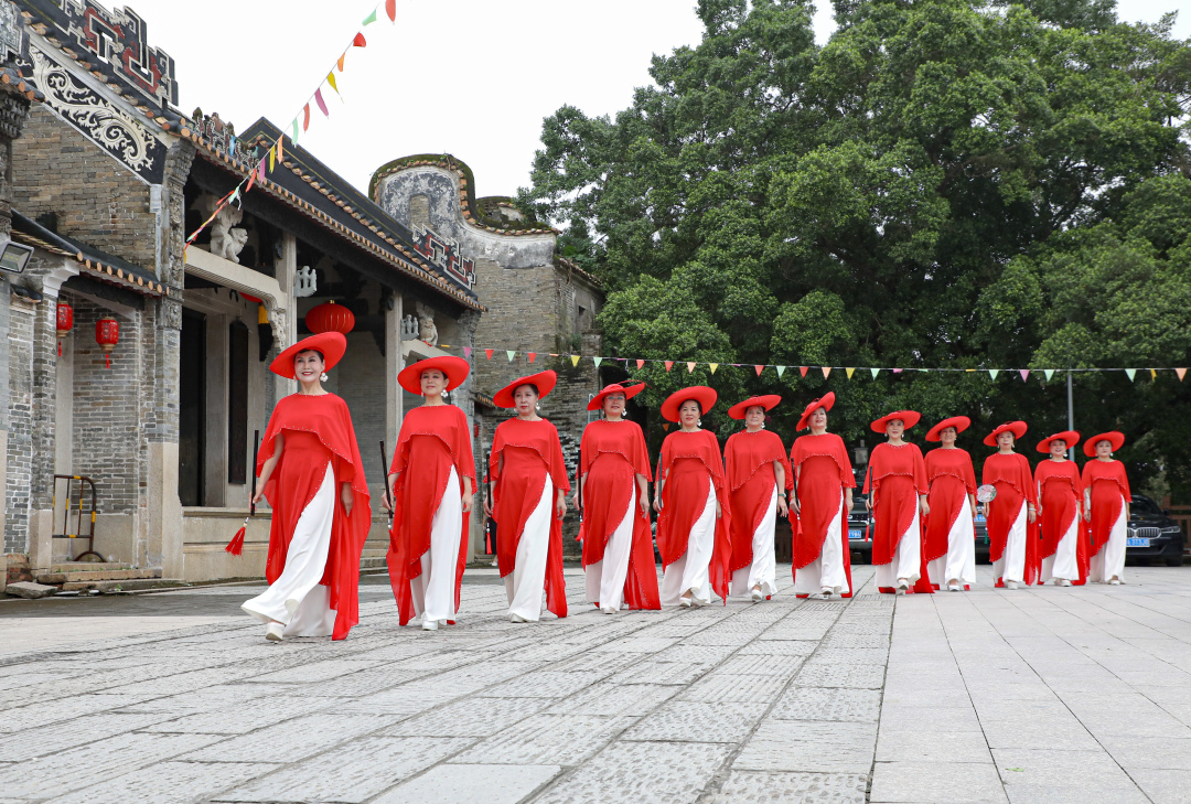 一道亮丽的风景线 麦铭忠.jpg 一道亮丽的风景线 麦铭忠.jpg