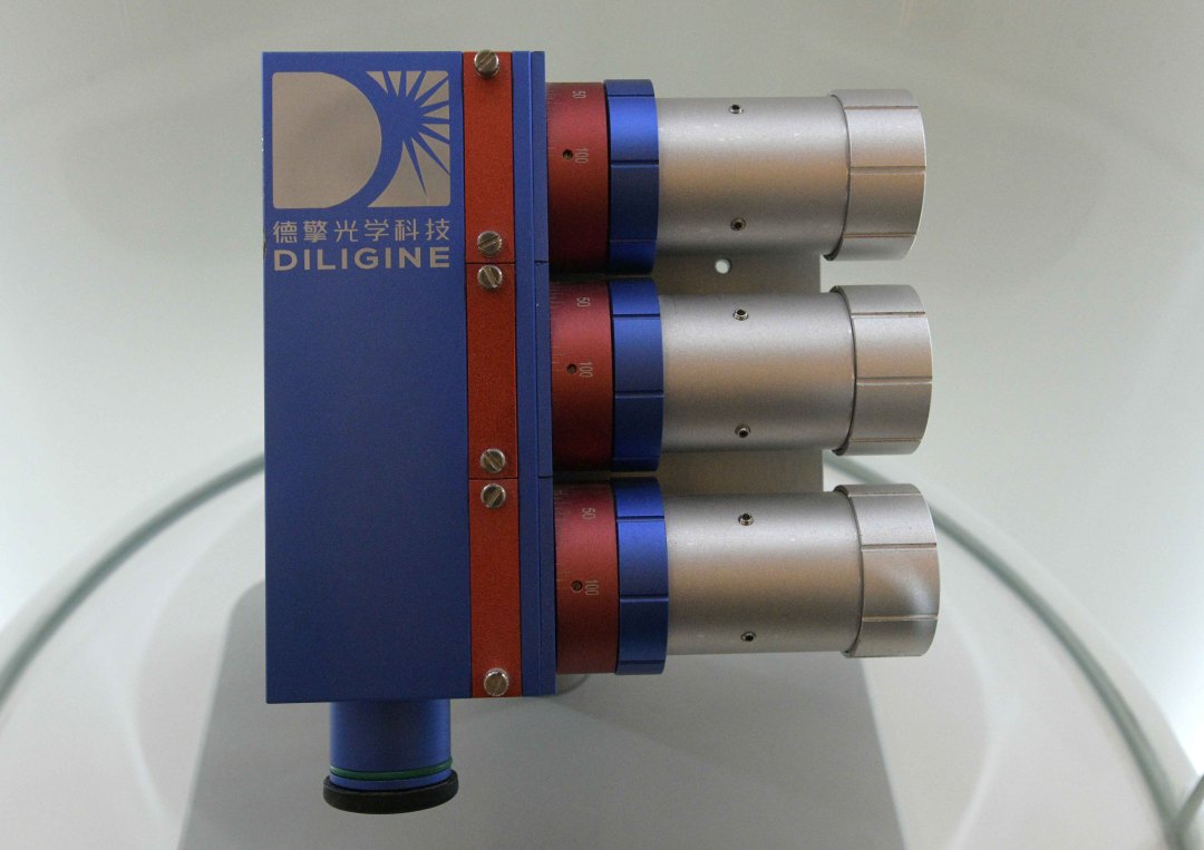 邱伟荣-(报纸图)广州成长博士团队破局高端制造激-FZ100413799238.jpg 邱伟荣-(报纸图)广州成长博士团队破局高端制造激-FZ100413799238.jpg