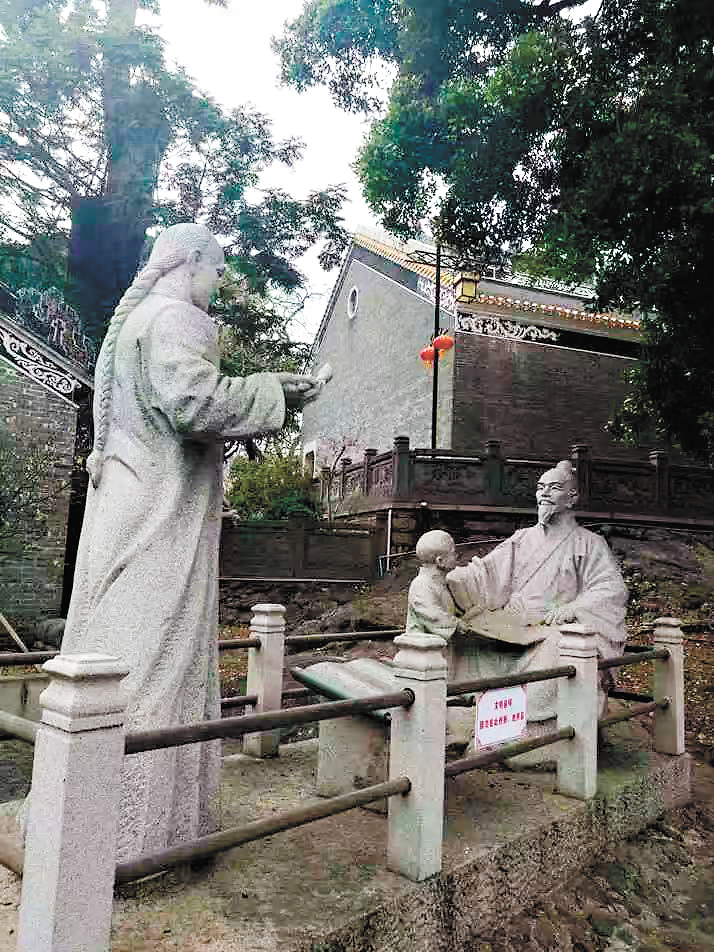 二居与李明彻的雕像-FZ102813763527.jpg