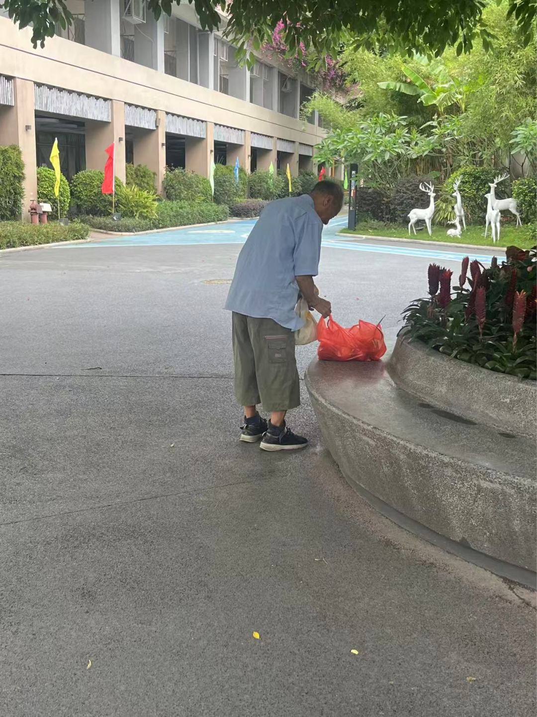 刘平在养老院_.pic