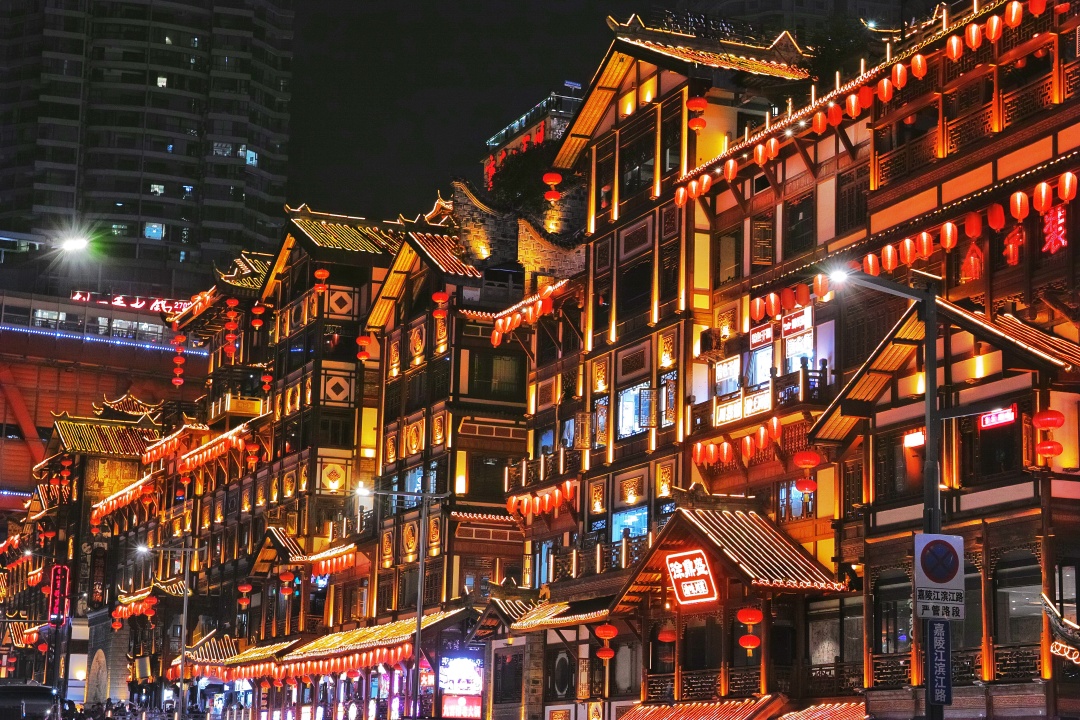 王维宣-重庆洪崖洞浓缩了重庆三千年历史沉淀,融重-FZ100413901521.jpg 王维宣-重庆洪崖洞浓缩了重庆三千年历史沉淀,融重-FZ100413901521.jpg