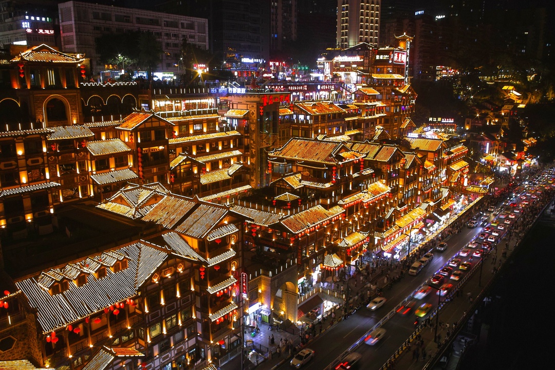 王维宣-洪崖洞景区单日最大承载量为12.2万人次-FZ100413901526.jpeg 王维宣-洪崖洞景区单日最大承载量为12.2万人次-FZ100413901526.jpeg