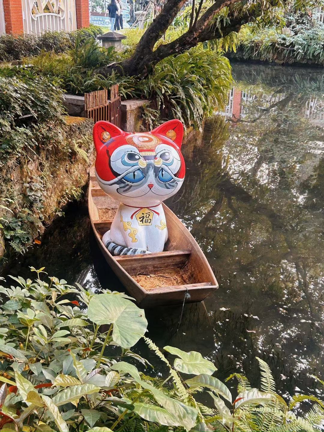 兰圃“猫猫驾到”艺术节,将园区内猫咪做成各类IP形象