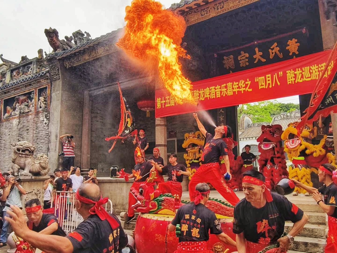 叶锋《喷火》.jpg