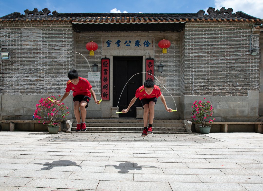 雏鹰展翅  麦铭忠  塱头村.jpg